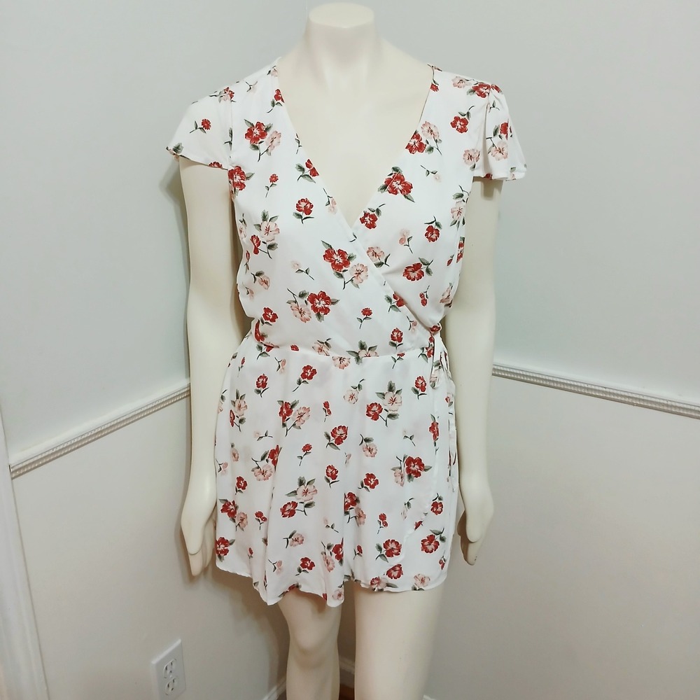 Hollister Womens‎ White Red Floral Wrap Front Romper Size M NWT